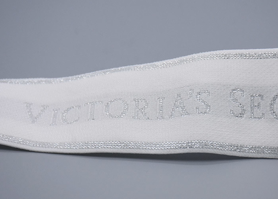 La ropa modificó la cinta elástico del telar jacquar para requisitos particulares blanco de 35m m con el logotipo de plata brillante