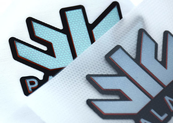 La ropa de goma luminosa remienda la etiqueta de la transferencia de calor del silicón 3D para Ski Suit