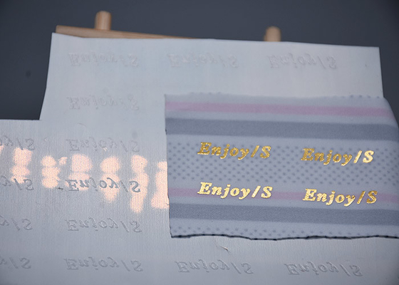 La hoja imprimió a Logo Heat Transfer Labels Custom brillante para la ropa