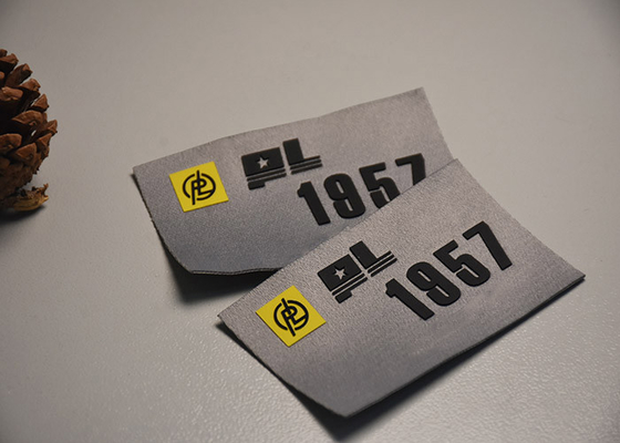 La etiqueta tejida renovable imprimió remiendos con el silicón aumentado Logo For Clothing