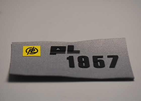 La etiqueta tejida renovable imprimió remiendos con el silicón aumentado Logo For Clothing