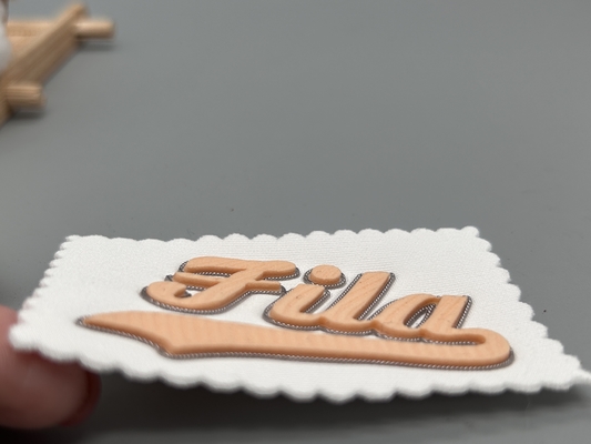 Parches de tela en relieve personalizados con diseño de forma personalizada uniforme