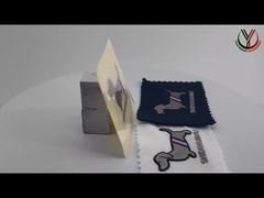 Descubre por qué elegir etiquetas de transferencia de calor con logotipo en relieve de dos colores TPU para prendas