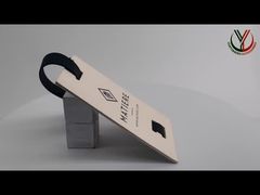 Ver demostración personalizada de etiquetas colgantes de marca con logotipo en relieve, papel reciclado para ropa