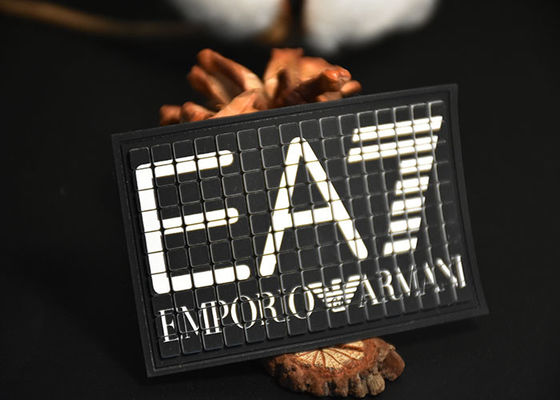 Remiendos impresos pantalla de encargo del silicón, etiquetas lavables de la ropa del silicón