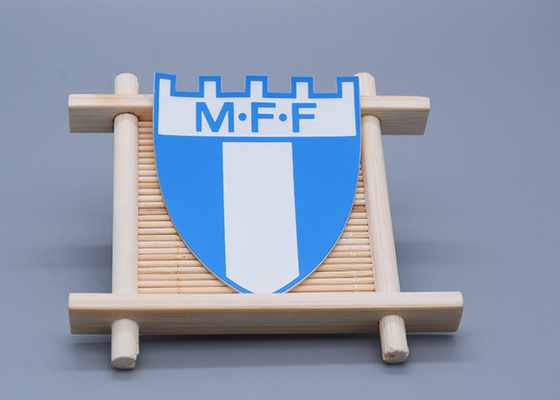 Las etiquetas de la transferencia de calor de los jerséis del fútbol con los logotipos modificados para requisitos particulares grabaron en relieve