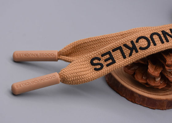 Cuerda plana del poliéster de la ropa el 140cm impresa con Matte Black Silicone Logo