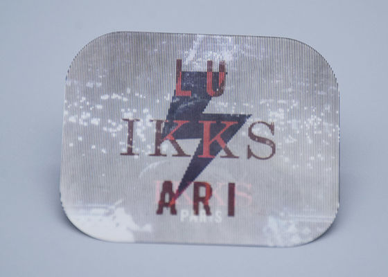 El material de TPU imprimió etiquetas de encargo de la ropa con cuatro logotipos del color