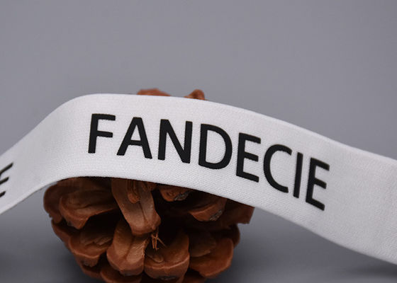 La ropa modificó a la banda elástica para requisitos particulares impresa con Matte Black Logo