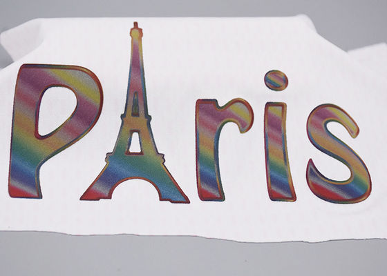 Las etiquetas coloridas de la ropa de la transferencia de calor de la película que ponían letras modificaron para requisitos particulares