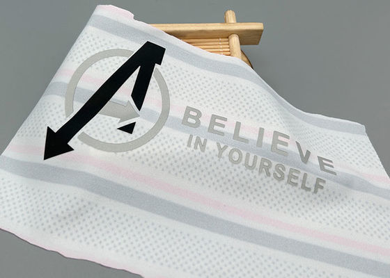 Ropa de plata reflexiva de encargo de Logo Heat Transfer Label For